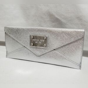 Michael Kors Envelope Wallet/Clutch